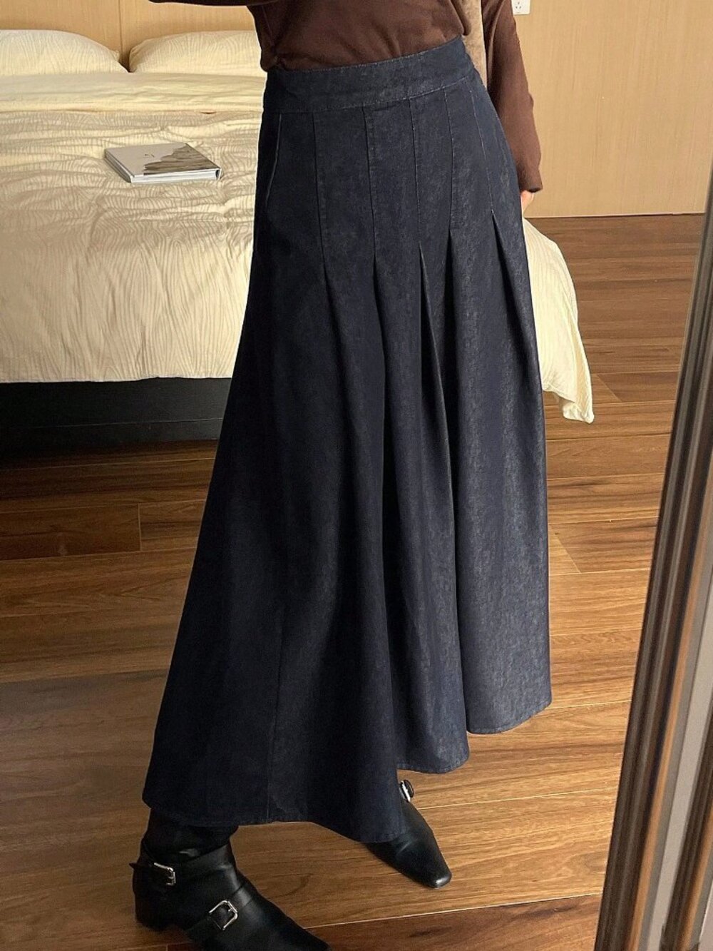 Dark Wash Casual Women's Elegant Pleated Denim Skirt - Picture 6 of 7